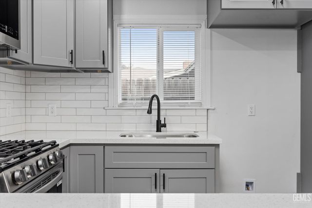 1709 Hodges Avenue, Bakersfield, CA 93304