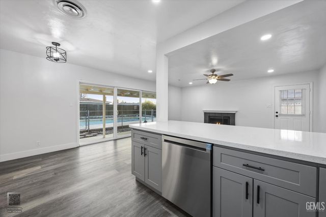 1709 Hodges Avenue, Bakersfield, CA 93304