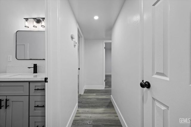 1709 Hodges Avenue, Bakersfield, CA 93304