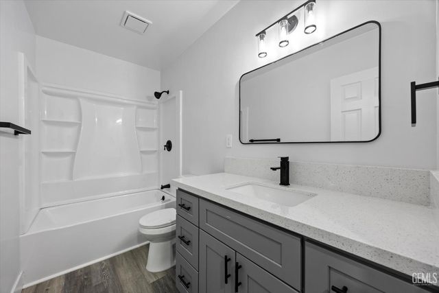 1709 Hodges Avenue, Bakersfield, CA 93304