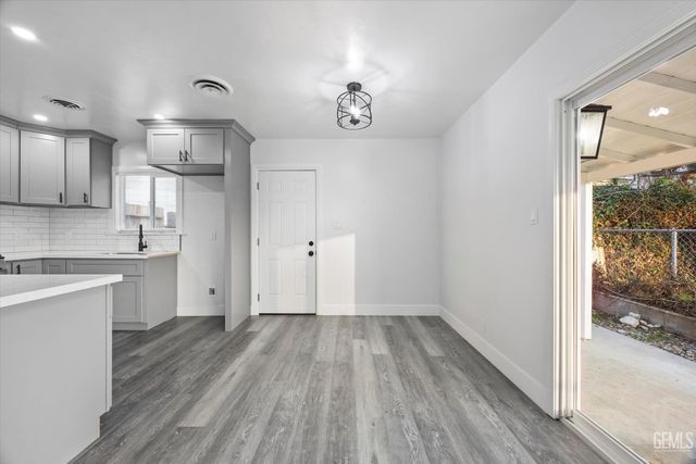 1709 Hodges Avenue, Bakersfield, CA 93304