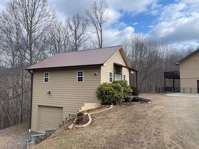 971 White Oak Drive, Warne, NC 28909