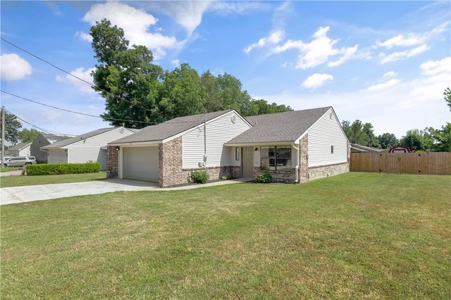 3320 Olive Street, Rogers, AR 72756