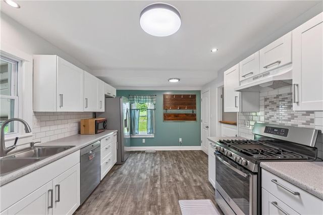918 N Claremont Street, Sugar Creek, MO 64054