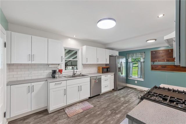 918 N Claremont Street, Sugar Creek, MO 64054