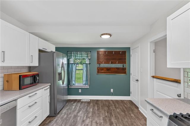 918 N Claremont Street, Sugar Creek, MO 64054