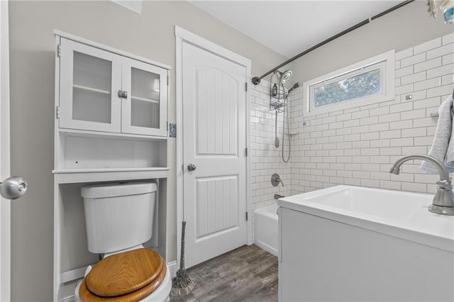 918 N Claremont Street, Sugar Creek, MO 64054
