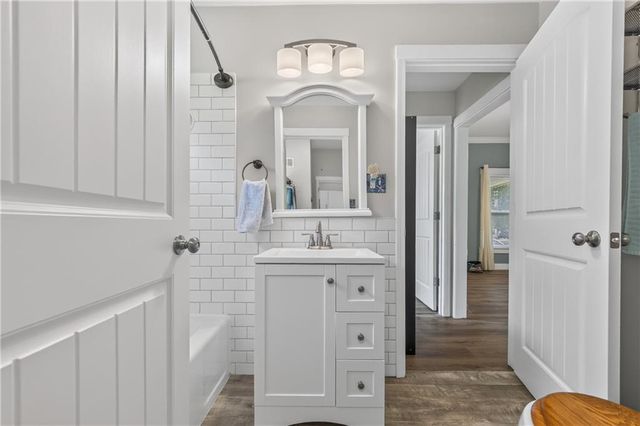 918 N Claremont Street, Sugar Creek, MO 64054