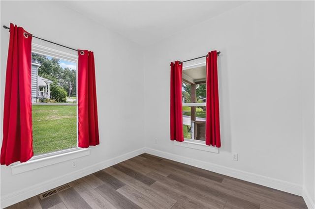 918 N Claremont Street, Sugar Creek, MO 64054