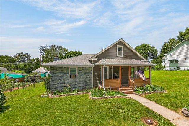 918 N Claremont Street, Sugar Creek, MO 64054