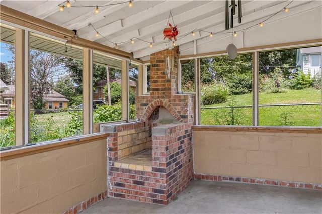 918 N Claremont Street, Sugar Creek, MO 64054
