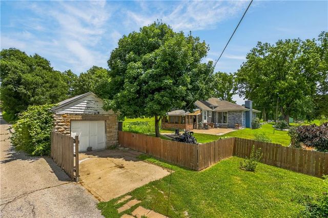 918 N Claremont Street, Sugar Creek, MO 64054