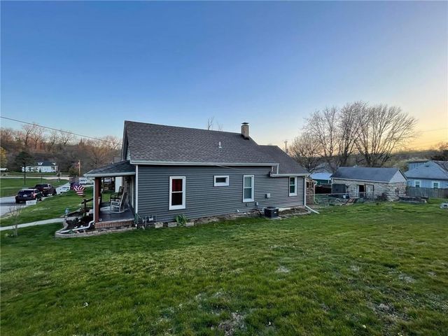 918 N Claremont Street, Sugar Creek, MO 64054