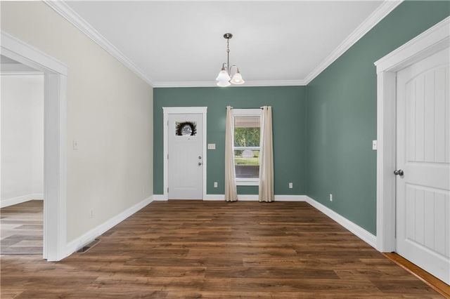 918 N Claremont Street, Sugar Creek, MO 64054