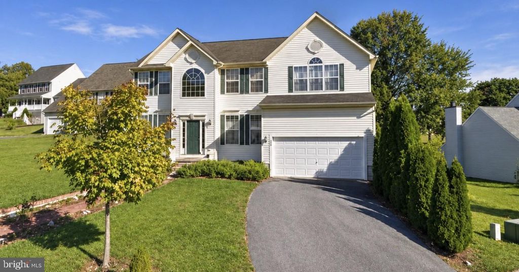 309 MAJESTIC CIR, Dallastown, PA 17313