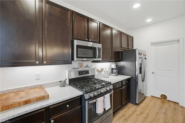 467 Heartfield DR, Chesapeake, VA 23322