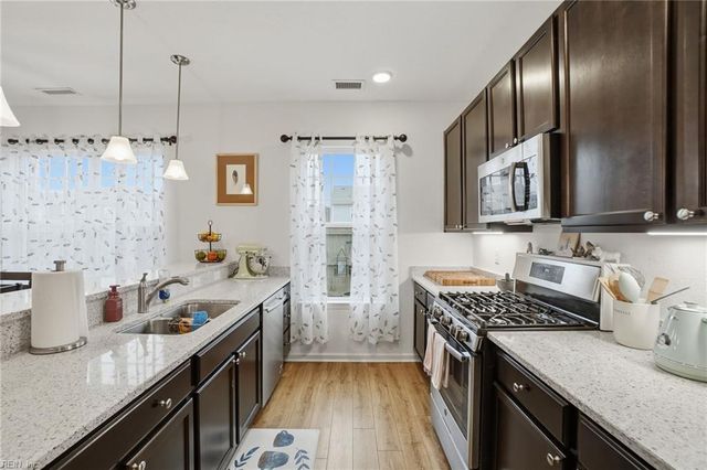 467 Heartfield DR, Chesapeake, VA 23322