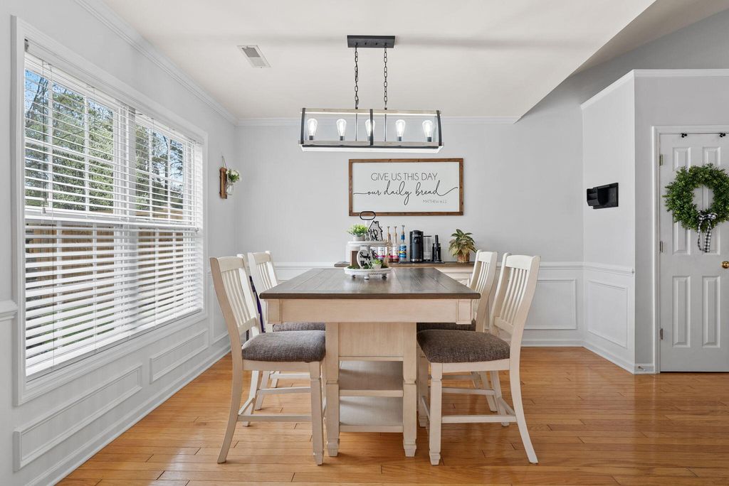 Image 16 of property listing at 122 Thousand Oaks Circle, Goose Creek, SC 29445