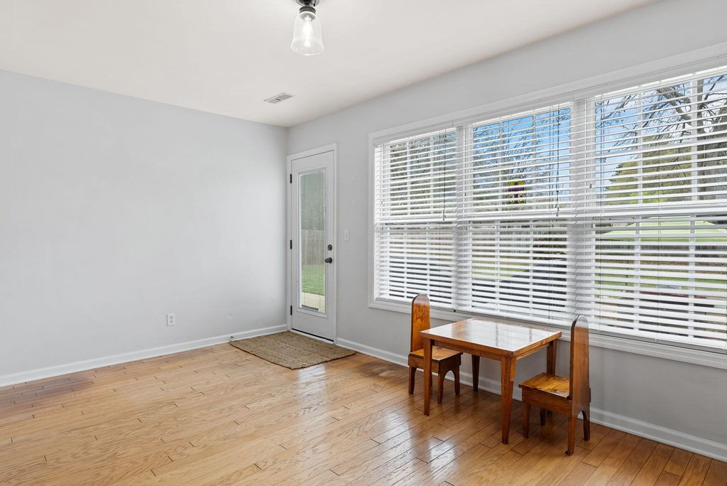 Image 17 of property listing at 122 Thousand Oaks Circle, Goose Creek, SC 29445