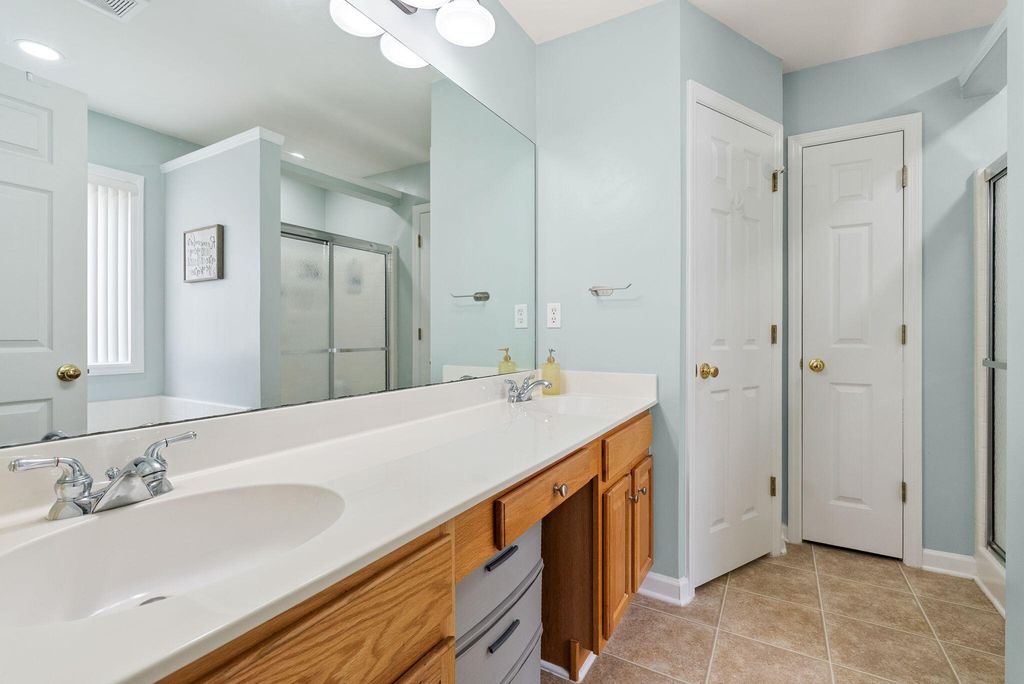 Image 23 of property listing at 122 Thousand Oaks Circle, Goose Creek, SC 29445