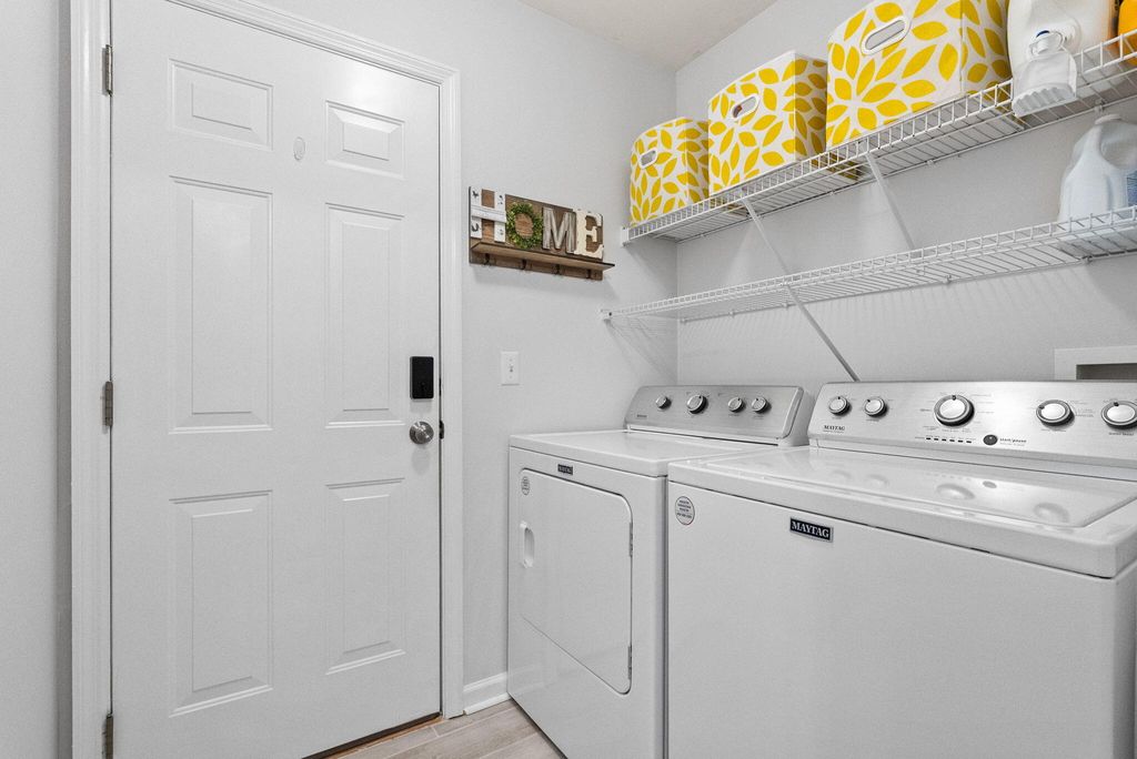 Image 25 of property listing at 122 Thousand Oaks Circle, Goose Creek, SC 29445