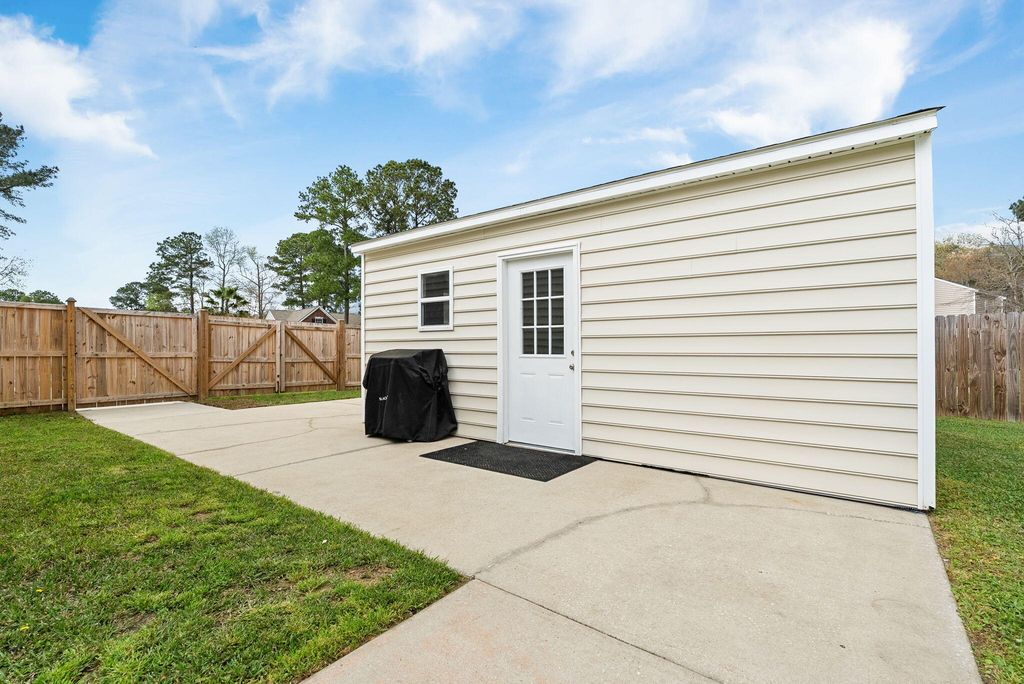 Image 29 of property listing at 122 Thousand Oaks Circle, Goose Creek, SC 29445