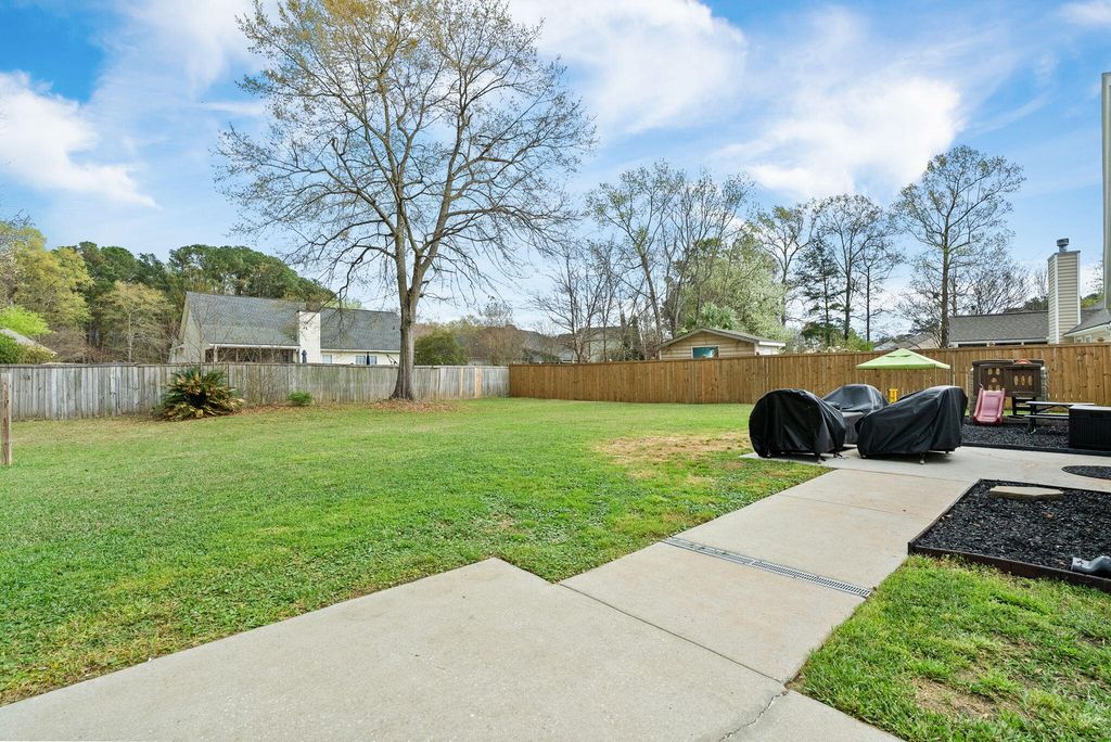 Image 31 of property listing at 122 Thousand Oaks Circle, Goose Creek, SC 29445