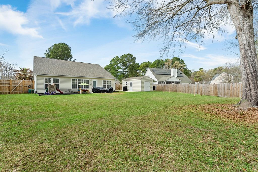 Image 33 of property listing at 122 Thousand Oaks Circle, Goose Creek, SC 29445