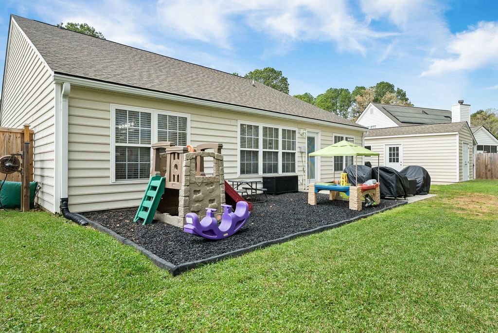 Image 34 of property listing at 122 Thousand Oaks Circle, Goose Creek, SC 29445