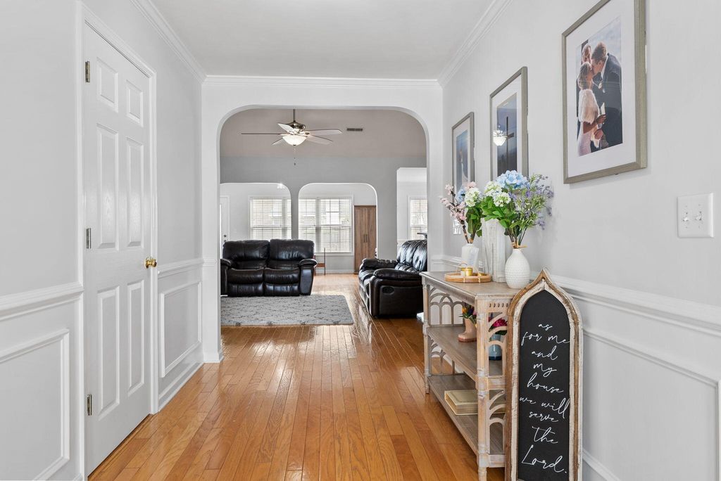 Image 5 of property listing at 122 Thousand Oaks Circle, Goose Creek, SC 29445