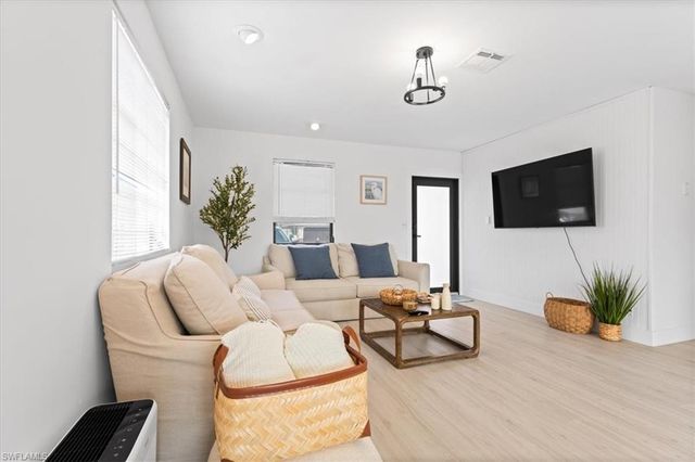 1332 Granada BLVD, Naples, FL 34103