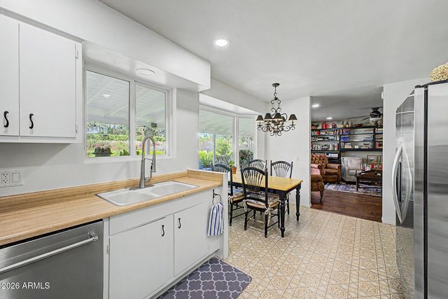 4340 E Vermont Avenue, Phoenix, AZ 85018
