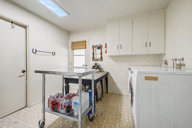 4340 E Vermont Avenue, Phoenix, AZ 85018