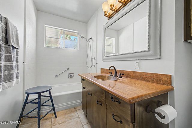 4340 E Vermont Avenue, Phoenix, AZ 85018
