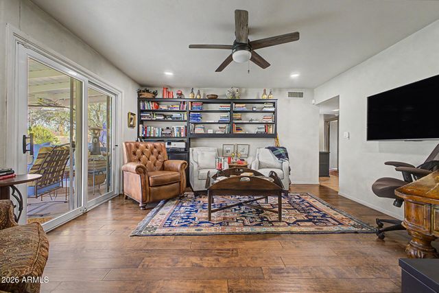 4340 E Vermont Avenue, Phoenix, AZ 85018