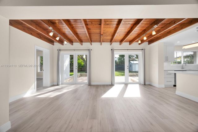 6110 SW 79th St, South Miami, FL 33143