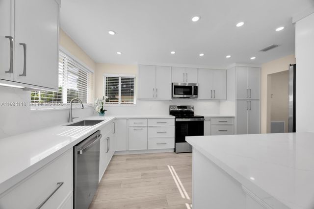 6110 SW 79th St, South Miami, FL 33143