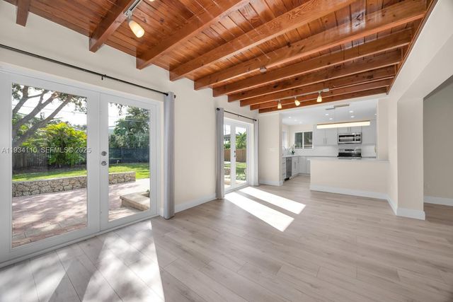 6110 SW 79th St, South Miami, FL 33143