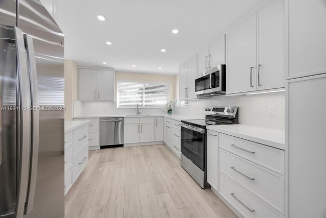 6110 SW 79th St, South Miami, FL 33143