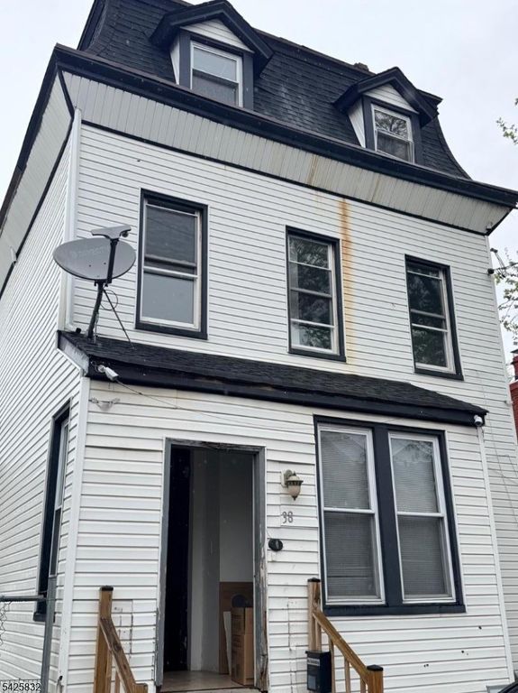 38 Emmet St, Newark City, NJ 07114