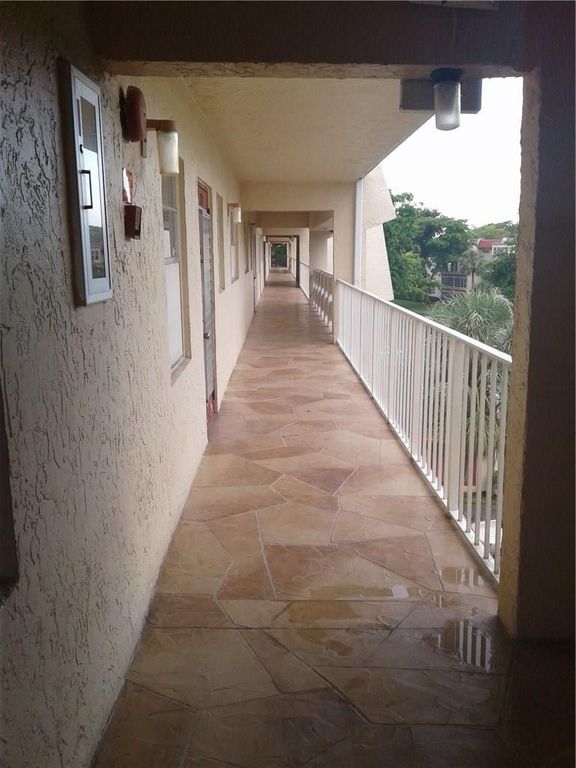 1030 Country Club Drive 401, Margate, FL 33063