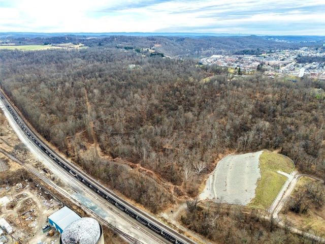 26012 Newell Rd, Fayette City, PA 15466