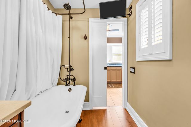 542 Clinton Avenue, Belford, NJ 07718