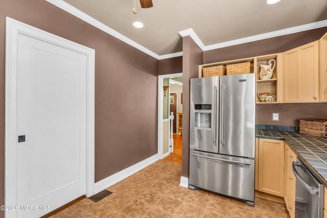 542 Clinton Avenue, Belford, NJ 07718