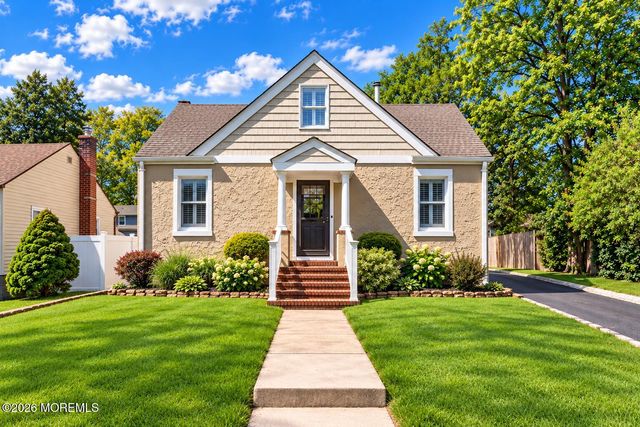 542 Clinton Avenue, Belford, NJ 07718