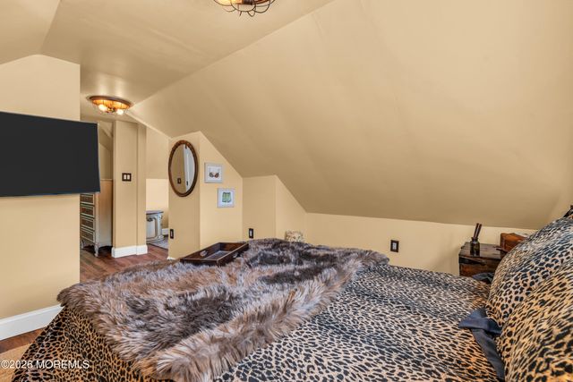 542 Clinton Avenue, Belford, NJ 07718