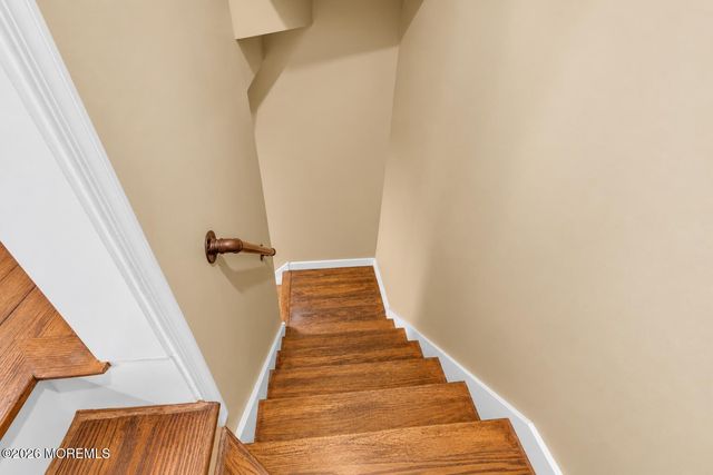 542 Clinton Avenue, Belford, NJ 07718