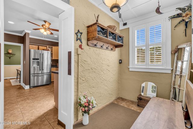 542 Clinton Avenue, Belford, NJ 07718