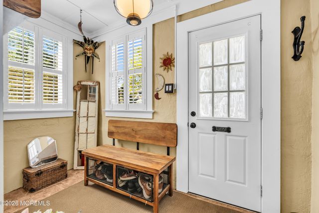 542 Clinton Avenue, Belford, NJ 07718