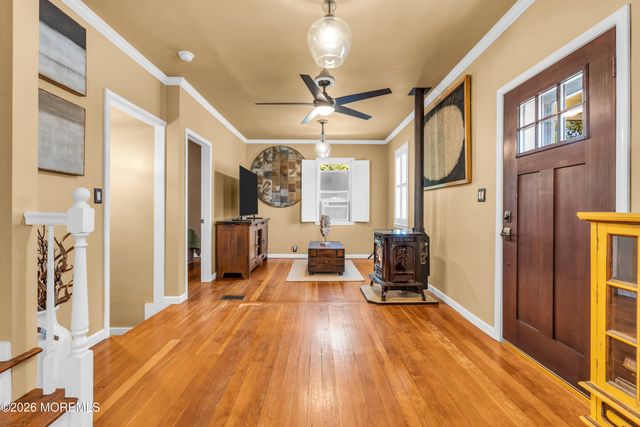 542 Clinton Avenue, Belford, NJ 07718